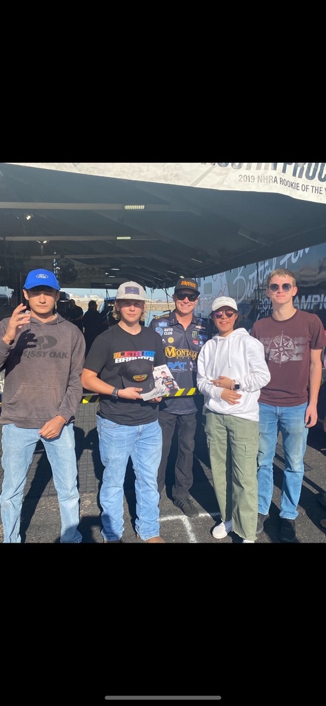 FTHS Students attending the NHRA Yes Event